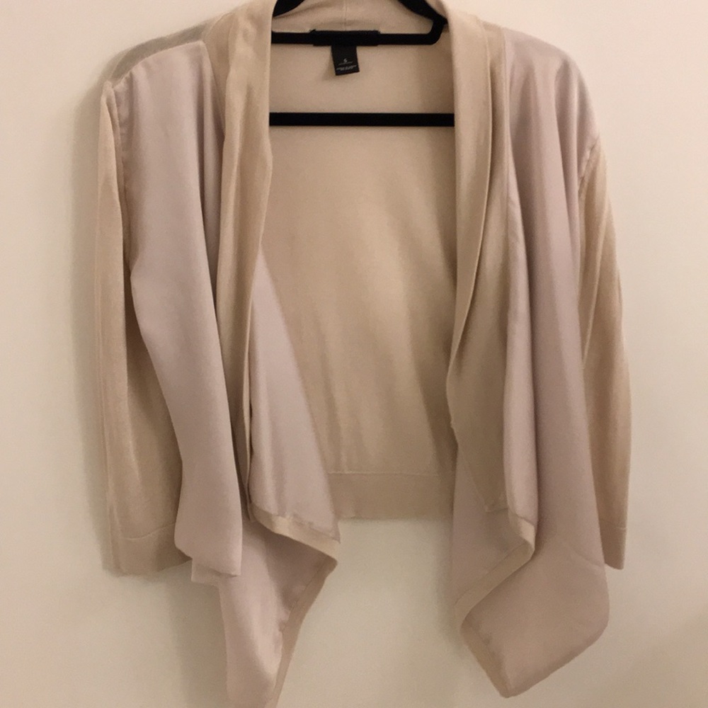 WHBM CARDIGAN CREAM SIZE SMALL fits large